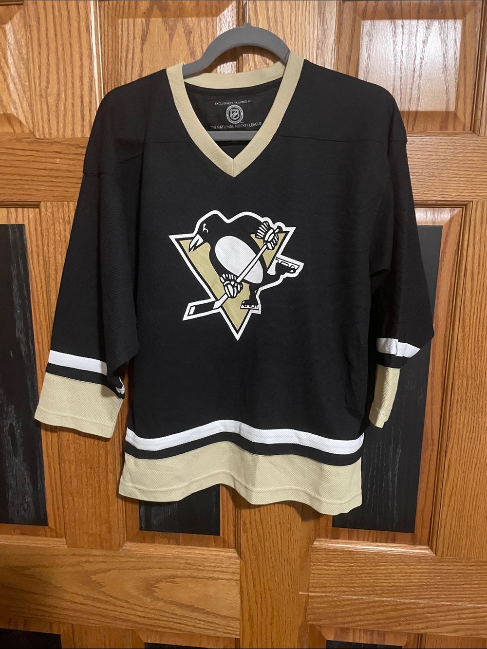 Pittsburgh Penguins Youth XL / Woman’s S Black Hockey Jersey
